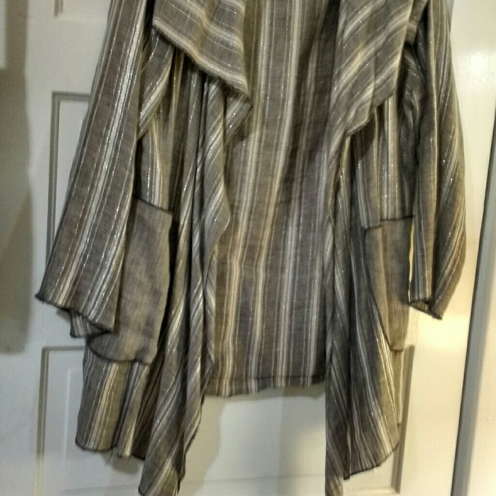 Haydari XL Flowing Jacket w/ Silver Thread